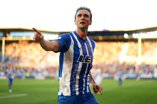 莱万多夫斯基41球创历史，拜仁主帅盛赞：他是世界最佳前锋