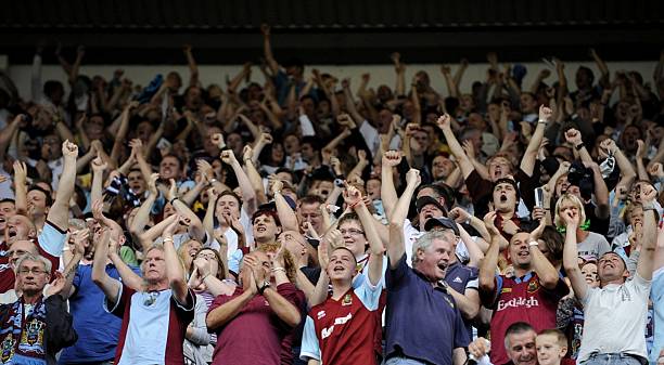 独家直击：梅西为何在会场入口突然落泪？