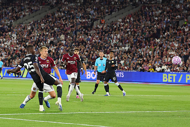 国米vs皇马欧冠经典回顾：蓝黑军团鏖战伯纳乌，虽败犹荣！