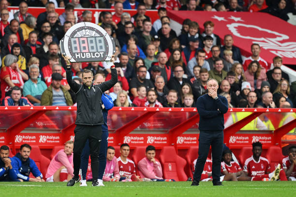 全能足球鞋评测：舒适、灵活与耐用的完美结合