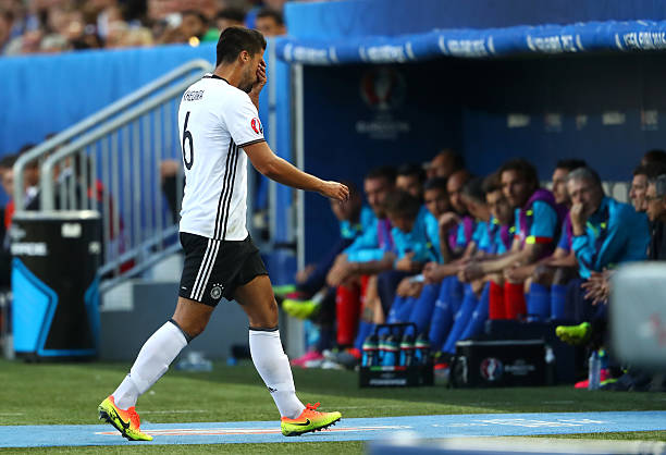 足球迷必备！免费观看比赛直播的五大网站