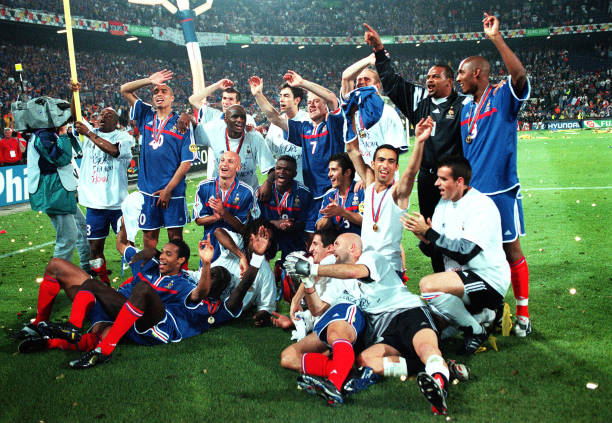 点球大师2震撼来袭：全新挑战模式与真实物理引擎！