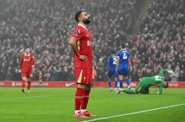 (特点：聚焦榜首焦点，引发悬念)