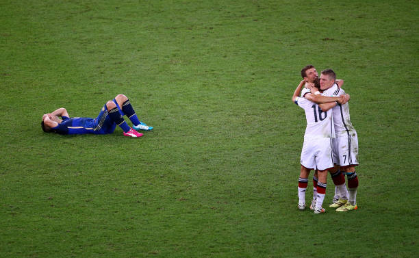 直接任意球vs间接任意球：关键区别与判罚依据