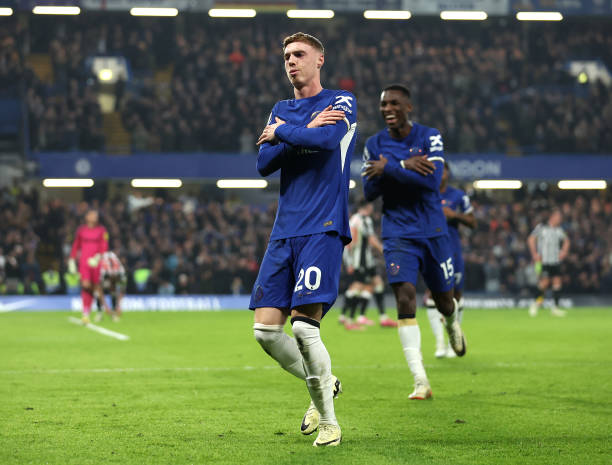 巴蒂斯图塔的复杂情感：进球佛罗伦萨后的沉默致敬