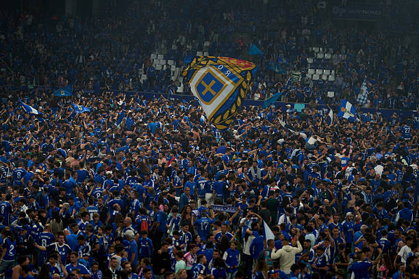 曼城临场变阵震惊足坛，瓜迪奥拉再展战术大师风采