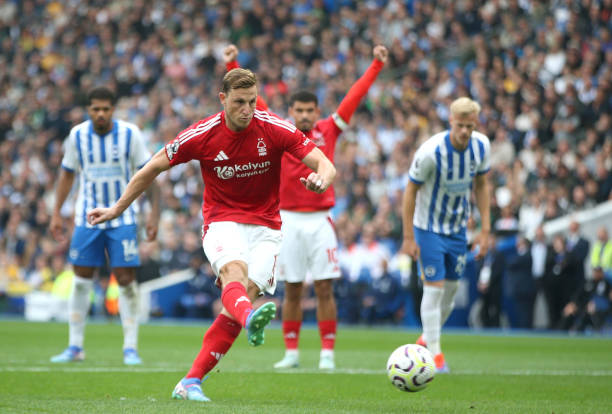 反越位大师的智慧：战术思维与跑位艺术的完美结合