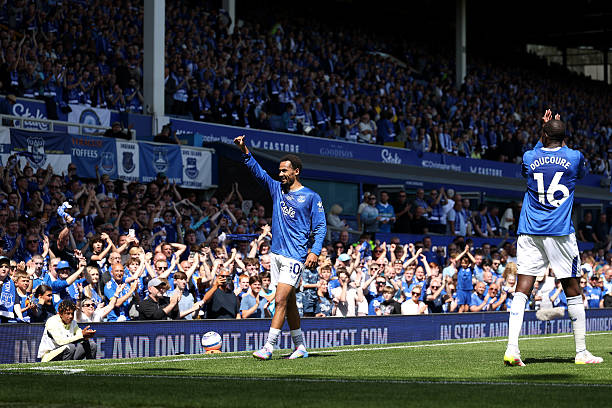 角球旗杆尺寸要求：不得低于这个高度