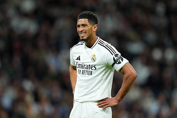 欧冠决赛全称中的“联赛”含义：小组赛与淘汰赛的完美结合