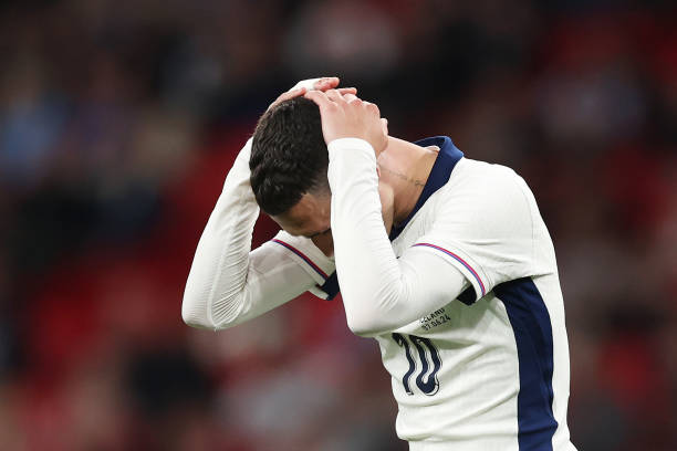 射门训练过程描述：教练与球员的视角对比