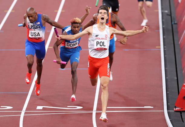 奥运足球的年龄限制：贝克汉姆为何无缘参赛