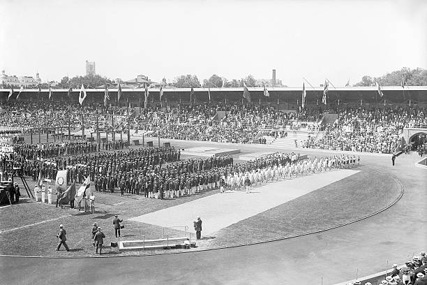 奥运赛场捷报频传：郑钦文网球女单第二轮轻松夺冠