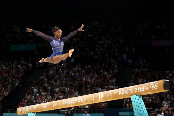 冰墩墩与大熊猫：吉祥物背后的自然保护与体育精神融合