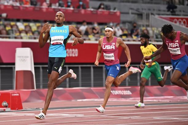 博尔特现状视频引发热议，传奇永不落幕！