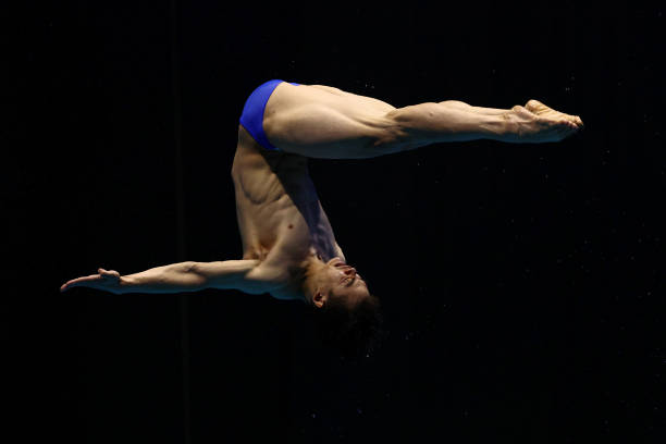 立定跳远四步动作详解：助你跳出更远距离