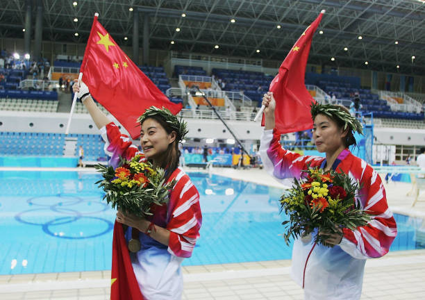 菲尔普斯与莱德基：男女游泳传奇的跨性别对比