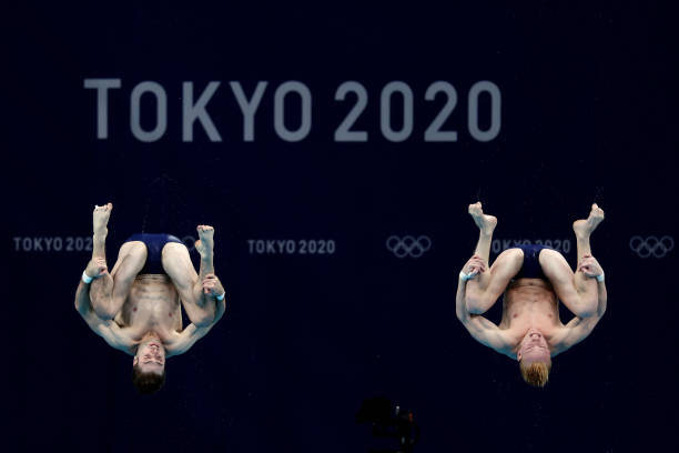 中国跳水双姝：郭晶晶与吴敏霞的传奇对决