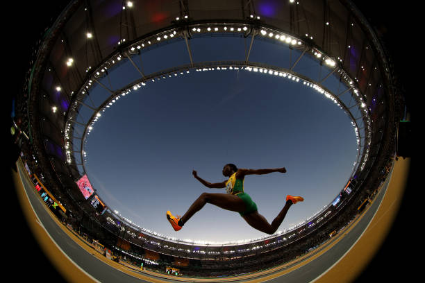 吴敏霞的美丽蜕变：从奥运冠军到时尚女神