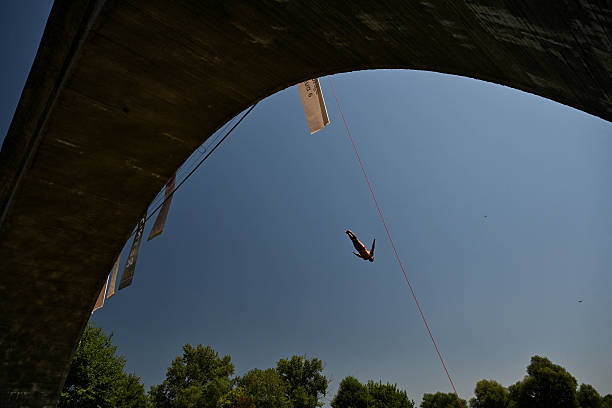 马拉松比赛奖金揭秘：顶级选手月收入能有多少？