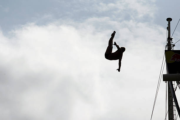 三级跳远动作分解：慢动作视频助你突破技术瓶颈