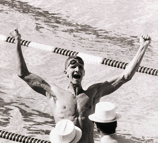 女子100米蛙泳金牌争夺战，精彩瞬间回顾