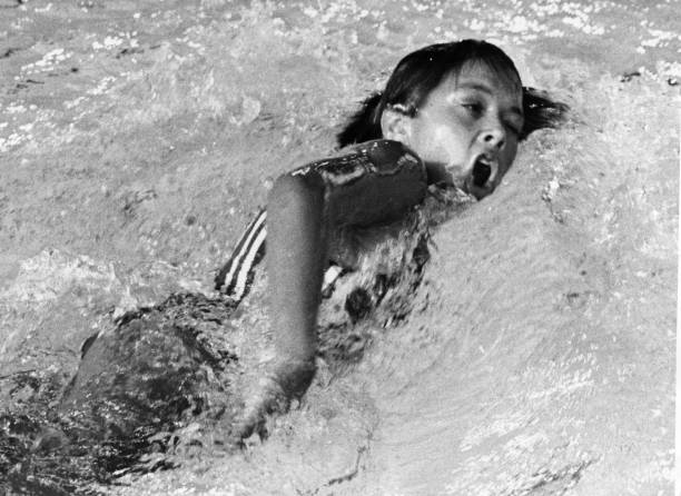 游泳池水中的氯能杀死艾滋病病毒吗？