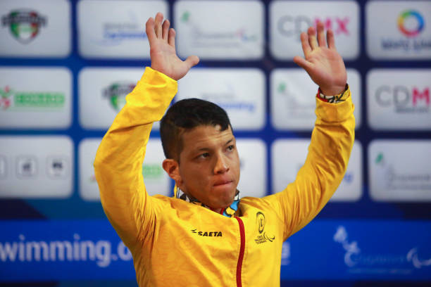 蝶泳冠军的秘诀：如何掌握完美的波浪动作