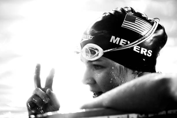 从科学角度分析：新生儿游泳的正面与负面影响