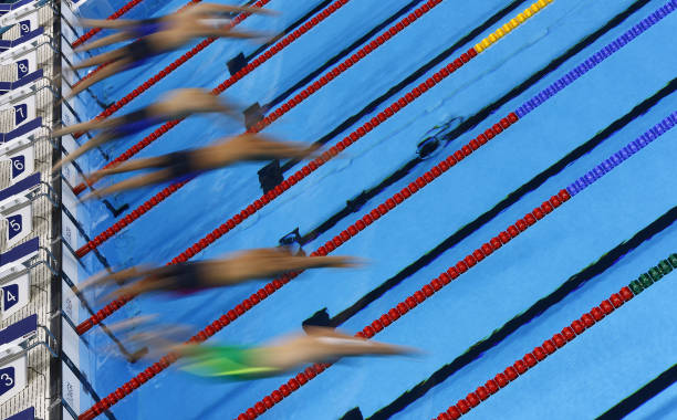 如何用拼音拼写“游泳轮船”？