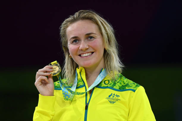 老年人游泳锻炼：时长选择与身体适应