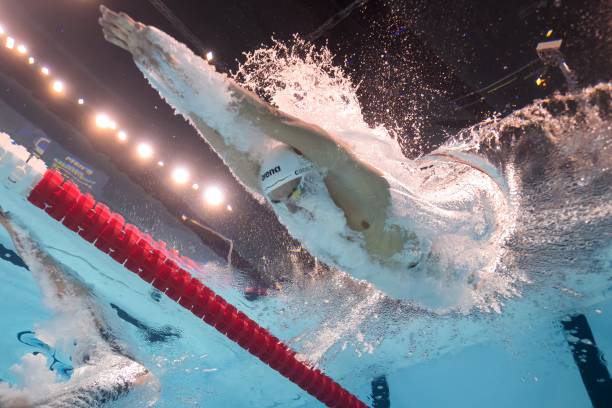 游泳时如何避免腰部受伤？