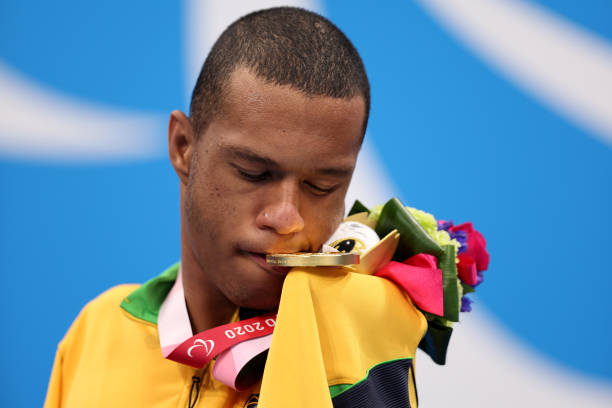 200米自由泳世界纪录的历史演变：从过去到现在的突破