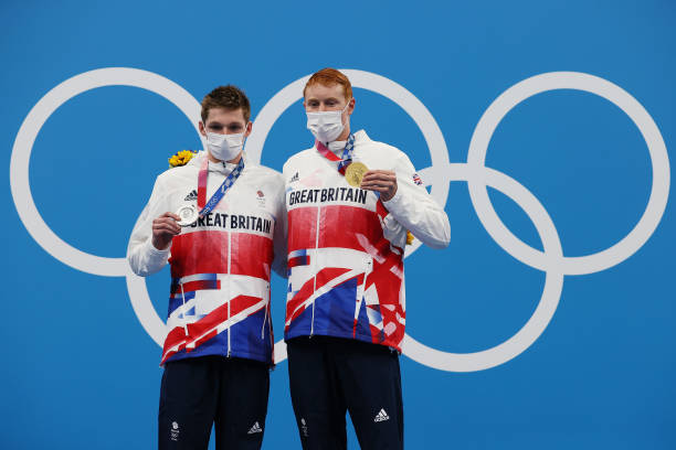 游泳比赛规则：不推不挤，安全第一