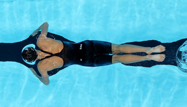 从语法角度分析：为什么“on”更适合描述团队归属？