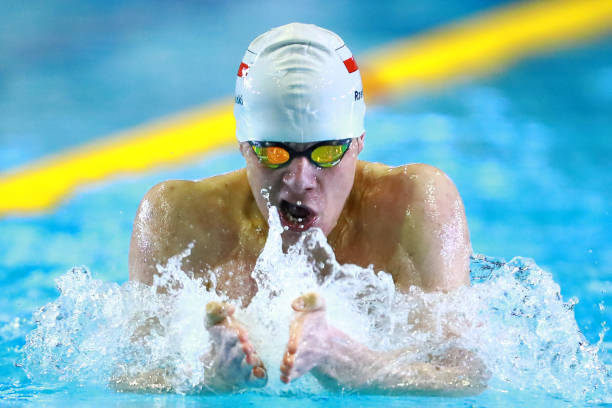 儿童游泳必备护具：保护孩子安全游泳的装备