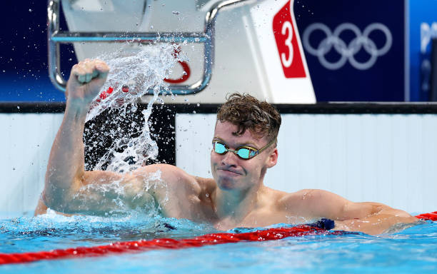 运动兴趣调查结果：游泳与跑步各10人