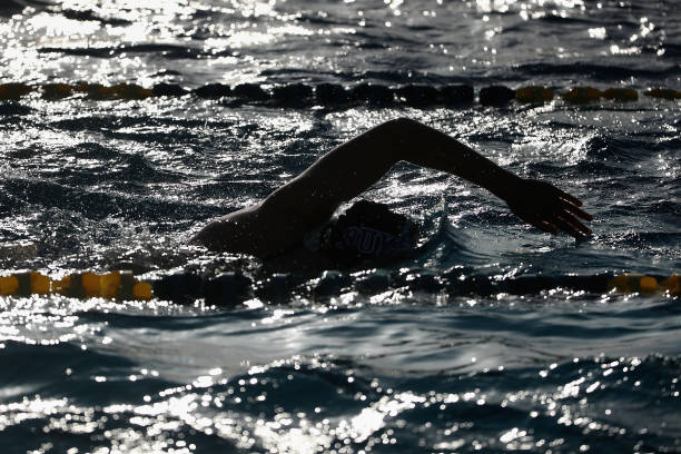 小学生游泳馆卡通图画步骤