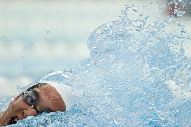 泳坛里程碑：首位游泳世界冠军的历史意义与价值