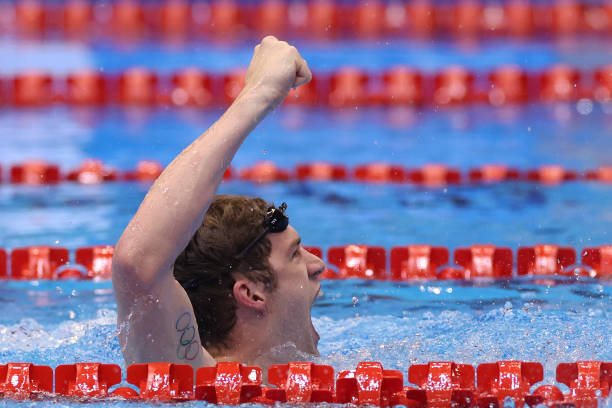 游泳安全警示：突发抽筋的危险与预防