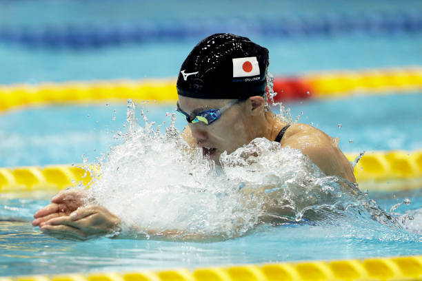 泳道上的拼搏：比赛经验与个人成长