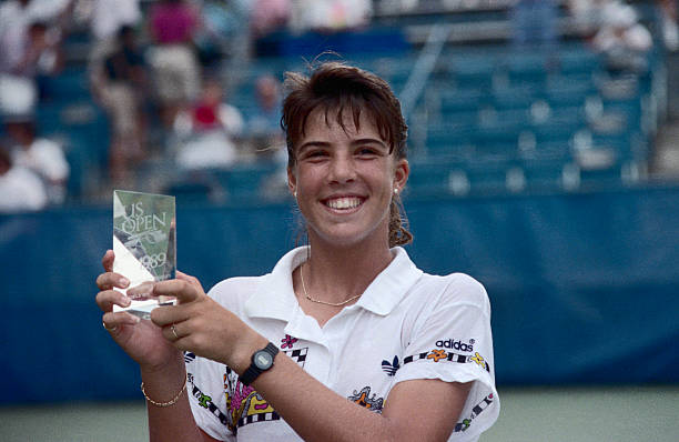 网球四大技术对比：发球、正手、反手与截击的优缺点分析