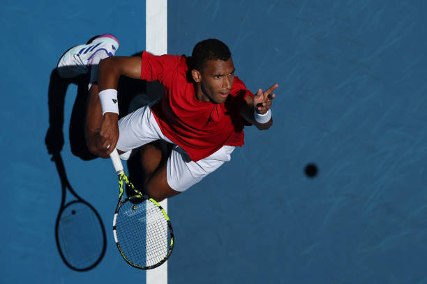 网球计分技巧解析：从发球到决胜局的战术布局