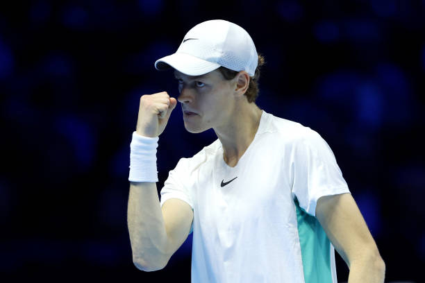 职业选手的网球特技击球秘诀：一步步教学解析