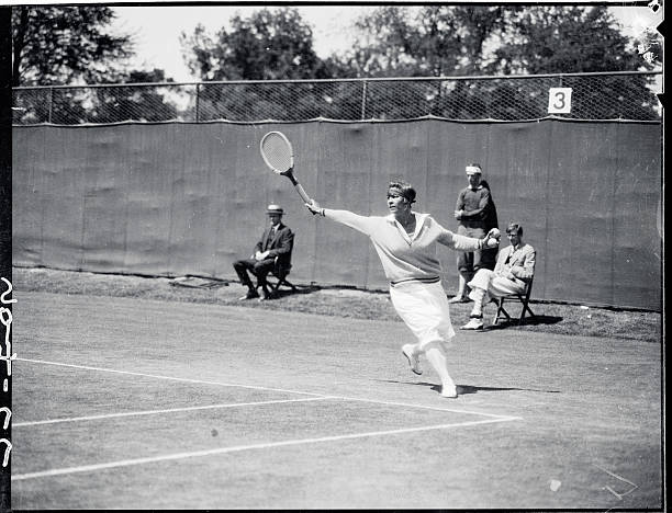 网球战术分析：单打与双打中的策略运用