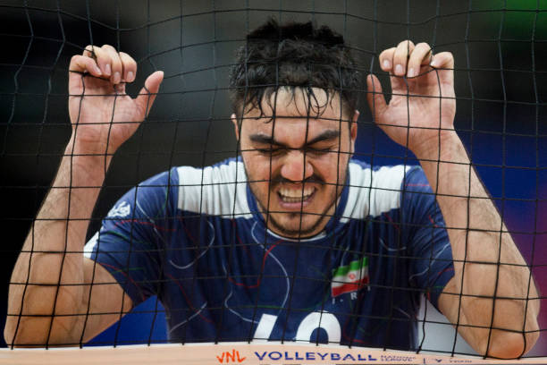 排球场上最实用的防守动作：如何做好垫球与救球