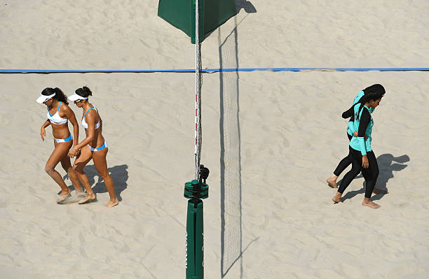 用画笔记录排球比赛：手绘艺术家的视角