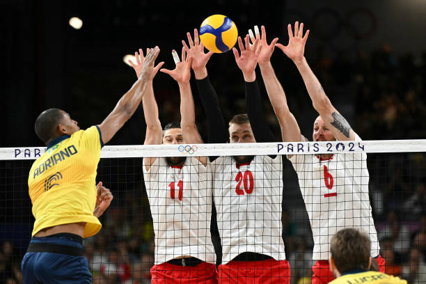 丁霞丈夫罕见露面：陪伴妻子出席活动