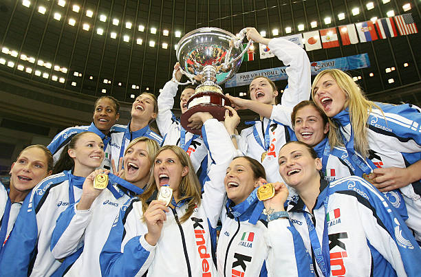 卡洛琳的排球故事：激情与梦想