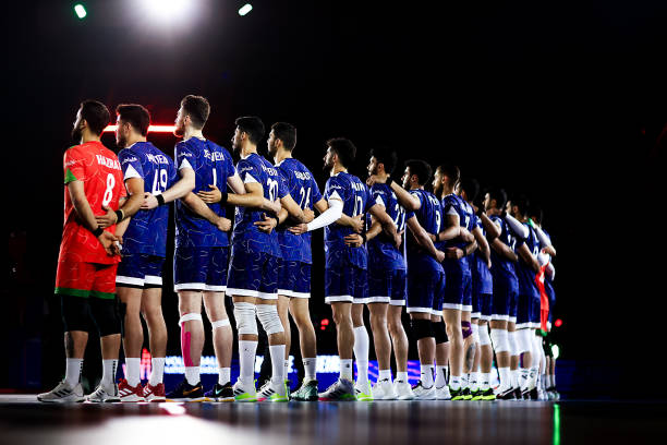 排球发球教学：从下手发球到上手发球的进阶