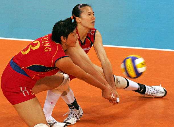 排球垫球动作分解：手型、脚步与身体协调